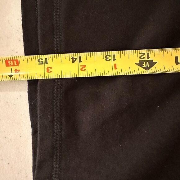 Gaiam black pull in skirt - Picture 10 of 10
